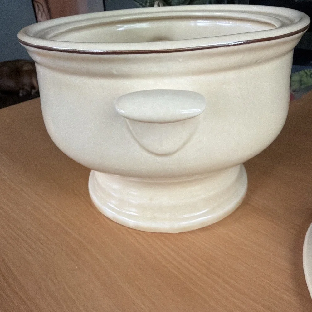 Pfaltzgraff Soup Tureen with Lid  Stoneware Beige Vintage Brown‎ G-160